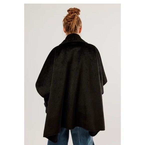 NWT Free People Starlett Faux Fur Poncho - Picture 3 of 5